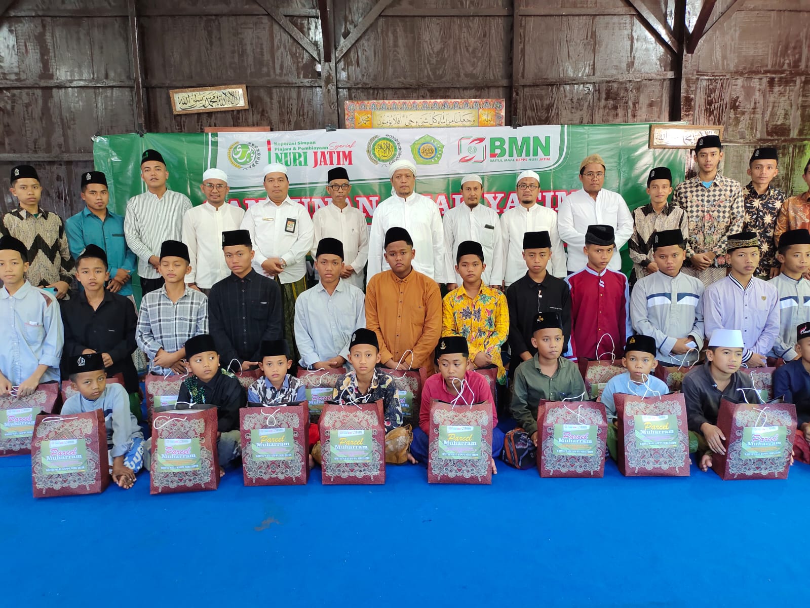 Asyura, Momentum Berbagi Keceriaan dengan Anak Yatim di Pondok Pesantren Banyuanyar